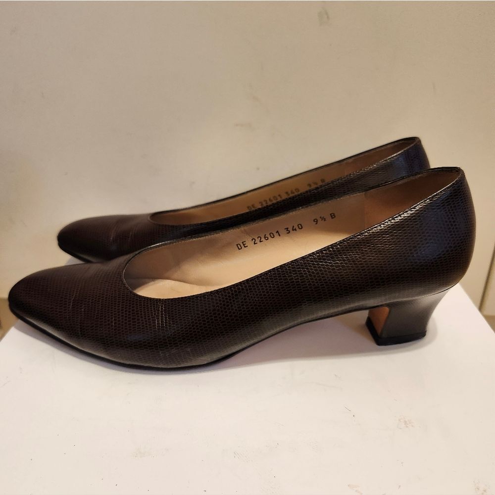 Salvatore Ferragamo Brown Florentine Leather Classic Pumps Sz. 9.5B Ret. $795 - Picture 2 of 12